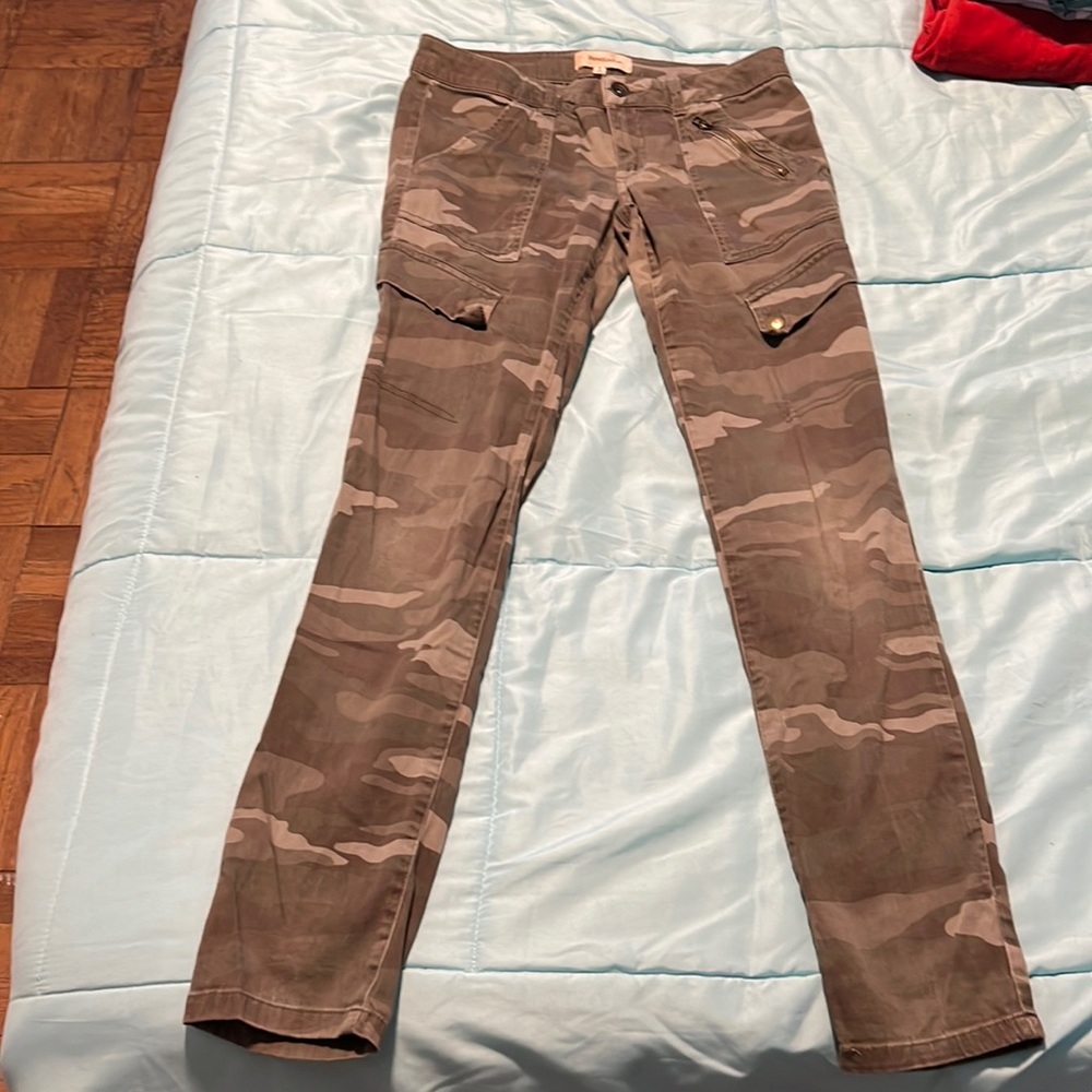Low cut camo pants